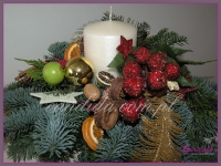 stroik świąteczny ze świecą, dekoracje bożonarodzeniowe, dekoracje świąteczne