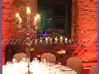srebrne kandelabry ze świecami, dekoracje eventowe, kwiaty dla firm, dekoracje na event w Fortecy